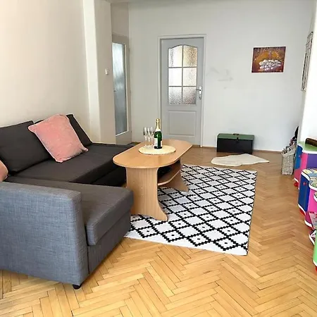 Lovely Old Town Apartment *